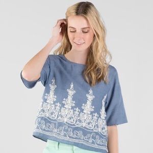 Francesca’s Light Blue Ivy Ridge Embroidered Chambray Denim Semi Crop Top SMALL